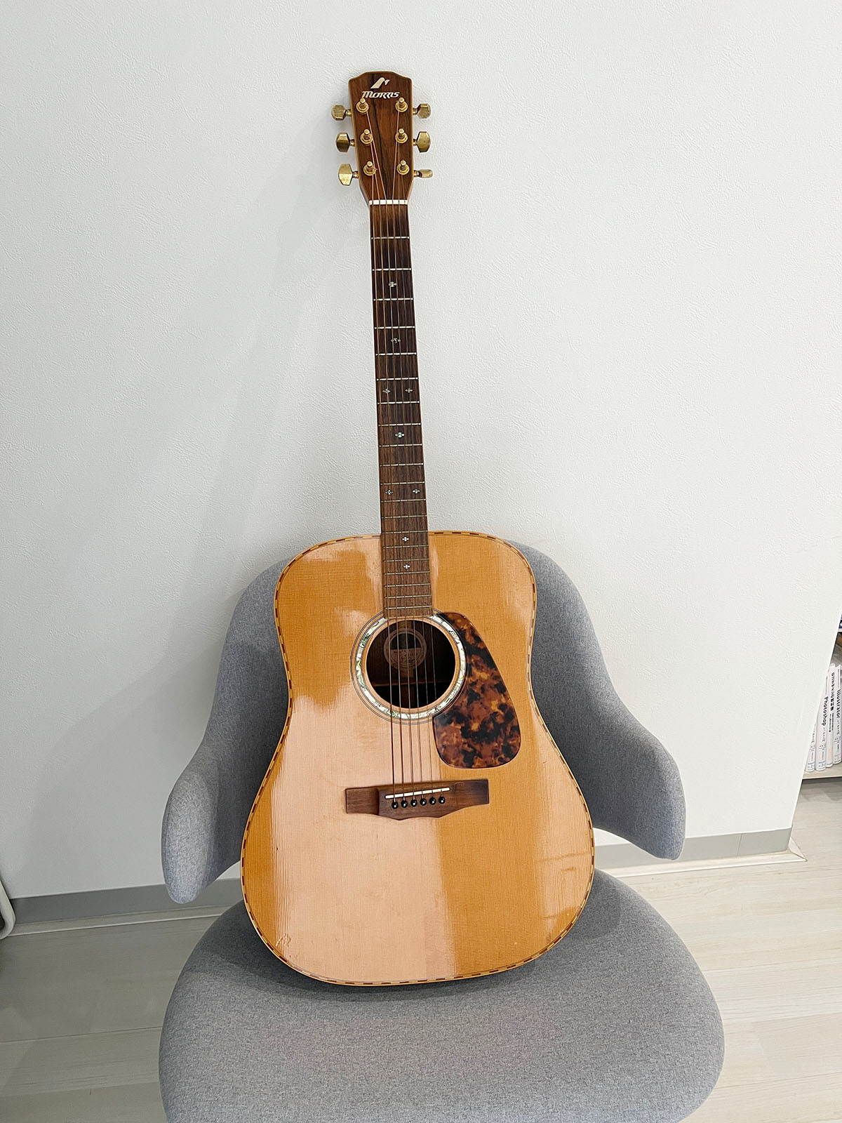 画像生成の素材にしたギター